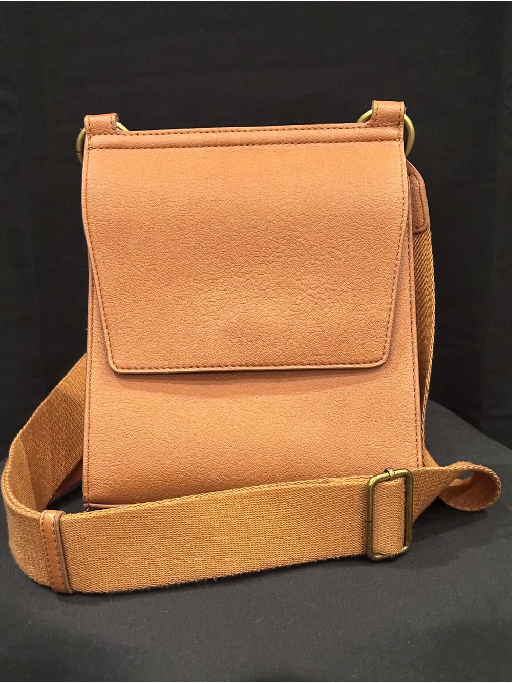 Universal Thread Tan Crossbody Bag with Adjustable Strap - Picture 1 of 4